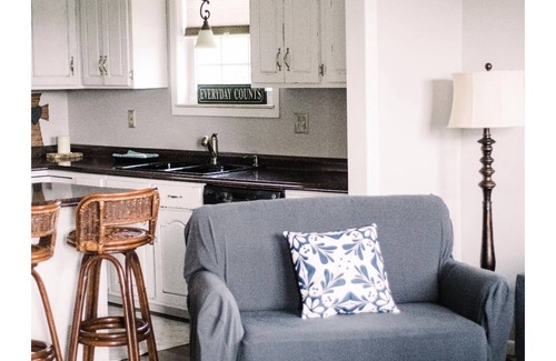 Arthur House | Discover Harrogate Home: Pet-Friendly with Ocean Views