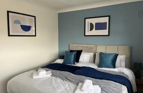 Grantham House | Pet-Friendly Retreat at Harrowby Home for Families