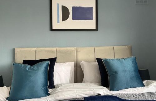 Grantham House | Pet-Friendly Retreat at Harrowby Home for Families