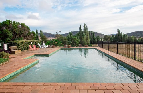 Burrundulla House | Harrowfield Homestead - Private Retreat with Pool & Breakfast