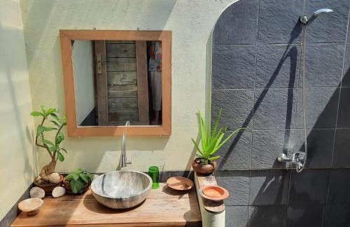 Pacitan House | Cozy Harry's Ocean House Pacitan - Rated 9/10 for Families