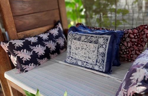 Pacitan House | Cozy Harry's Ocean House Pacitan - Rated 9/10 for Families