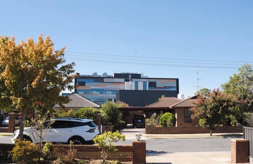 Shepparton House | Harry's Place - 2 minutes to GV health