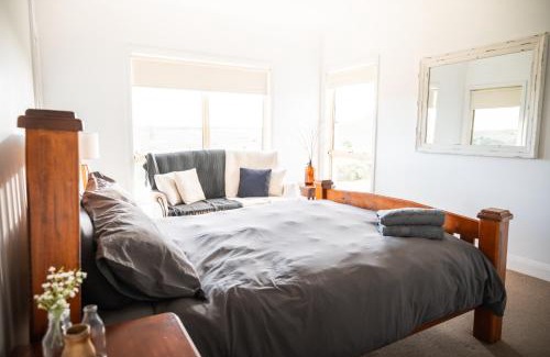 Russells Bridge House | Explore Harry Scotts Farmhouse: Pet-Friendly Retreat with Hot Tub