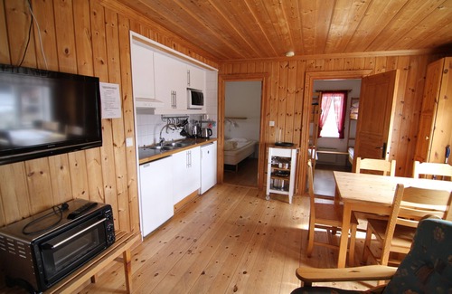 Jarvso House | Relaxing Retreat at Harsa B&B with Spa & Family Amenities