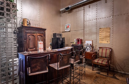 Elkader House | Experience Comfort at Harstad Suite - Guest Rated 10/10