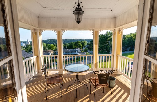 Elkader House | Experience Comfort at Harstad Suite - Guest Rated 10/10