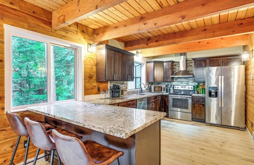 Burley House | Harstine Island Home w/Hot Tub & Beach Access!