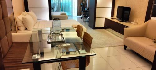 Sri Hartamas Apartment | Discover Hartamas Hotel Suite: Family-Friendly Retreat