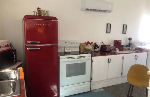 Hartford Cottage | Eclectic Hartford Art House BnB with Pet-Friendly Amenities