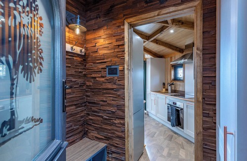 Newton Grange Cottage | Inviting 1 Bedroom Getaway in Ashbourne with Spa & Hot Tub