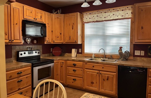 Hartselle House | Hartselle Guest House: Ideal Stay Near Downtown Alabama