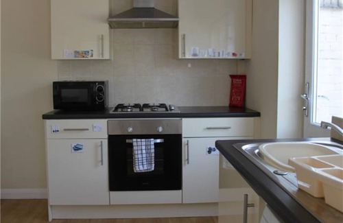 Stoke-on-Trent House | Comfortable Private Double Bedroom in Hartshill