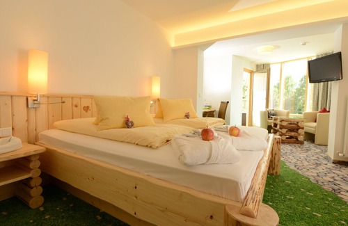 Weissenbach Hotel | Experience Hartweger's Hotel: Relax with Spa & Pool Access