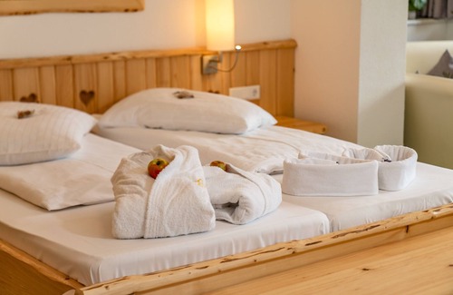 Weissenbach Hotel | Experience Hartweger's Hotel: Relax with Spa & Pool Access