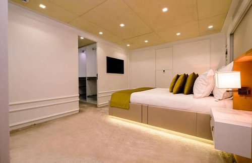 Buyukcekmece Boat Rental | Discover the Harun Yacht: Oceanfront Bliss Awaits You