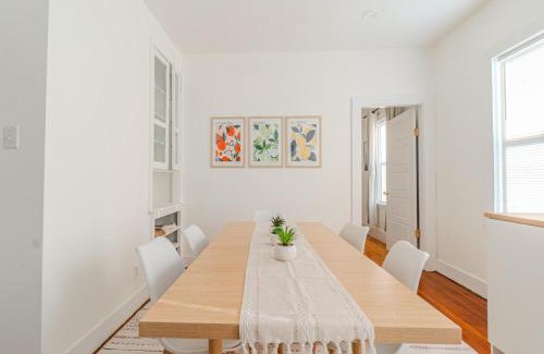 Somerville Apartment | Harvard 3BDR- 5 Min Walk to Davis Sq - Free Parking