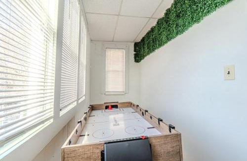 Somerville Apartment | Harvard 3BDR- 5 Min Walk to Davis Sq - Free Parking