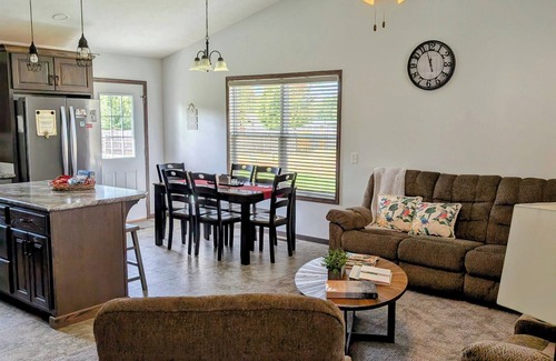 Hesston House | Charming Harvest Cottage: Family-Friendly Retreat with Pool