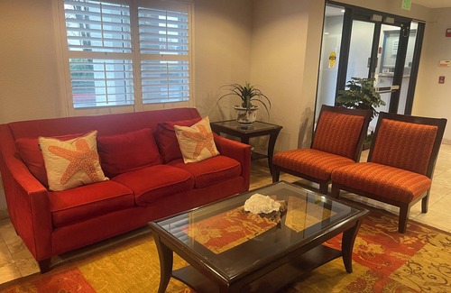 Dixon Hotel | Discover Super 8 by Wyndham Dixon with Pool & Breakfast