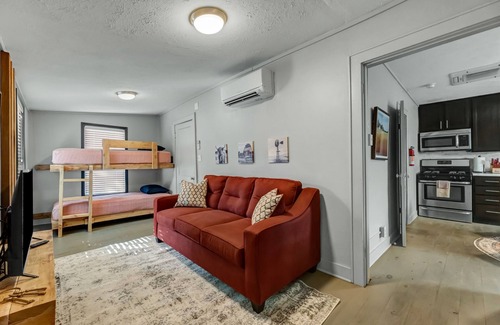 College Station Apartment | Ideal Harvest Stay: King Bed, Bunk Beds Near A&M Campus