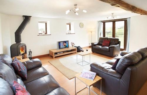 Honiton House | Pet-Friendly Harvest Moon: Guest Rated 10/10 for Comfort