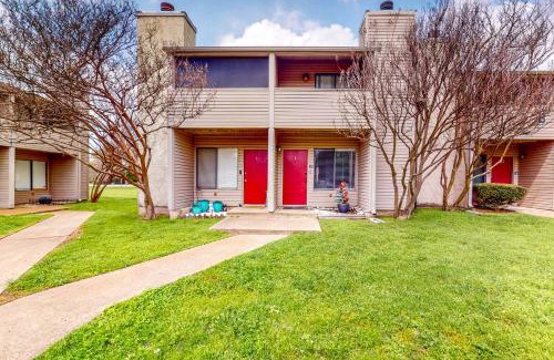 College Station Apartment | Family-Friendly Escape at Harvey House with Pool Access