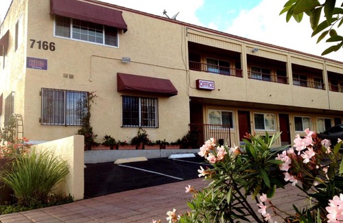 College East Hotel | Budget-Friendly Harvey's Motel Near SDSU with Kitchen Access