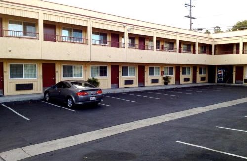 College East Hotel | Budget-Friendly Harvey's Motel Near SDSU with Kitchen Access