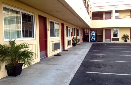 College East Hotel | Budget-Friendly Harvey's Motel Near SDSU with Kitchen Access