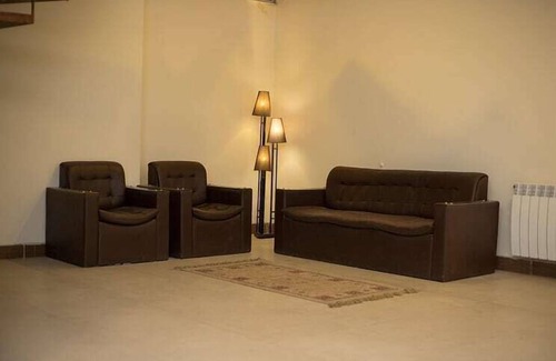 E-11 Sector House | Inviting Harveys Guest House: Family-Friendly with Pool