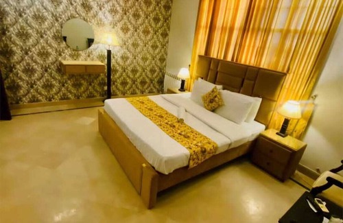 E-11 Sector House | Inviting Harveys Guest House: Family-Friendly with Pool