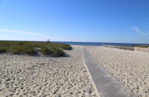 Harwich Port Hotel | Cozy Harwichport Resort Club with Ocean Views & Pool Access