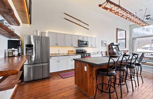 Mullan House | Harwood Mullan: Family-Friendly Escape with Kitchen Amenities