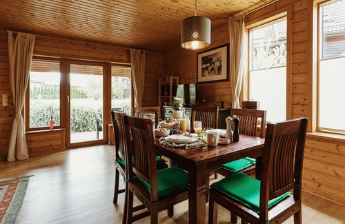 Rotacker Apartment | Cozy Log Cabin for 4-6 with Ocean Views - Naturerlebnisdorf