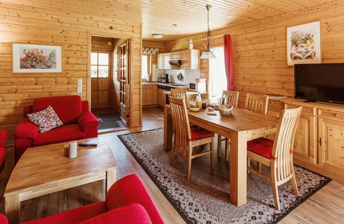 Rotacker Apartment | Inviting Log Cabin for 4-5 Guests at Naturerlebnisdorf Blauvogel