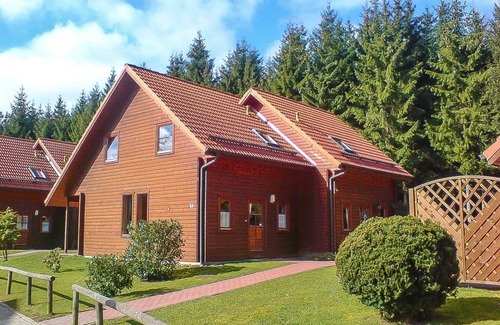 Rotacker Apartment | Cozy Log Cabin Retreat for 4 at Naturerlebnisdorf Blauvogel