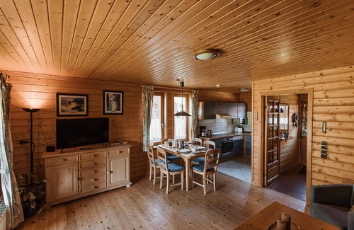 Rotacker Apartment | Cozy Log Cabin for 4-6 with Ocean View at Blauvogel