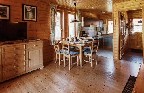 Rotacker Apartment | Cozy Log Cabin for 4-6 with Ocean View at Blauvogel