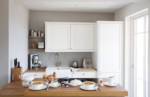 Nieby House | Haselrute das Atelierhaus: Tranquil Birkblick Retreat