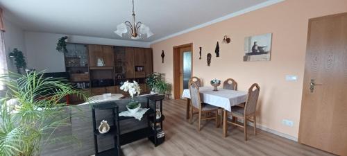Suhl Apartment | Discover Haseltal: Pet-Friendly Retreat for Families