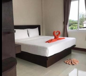 Ko Lanta Apartment | Cozy Hassana Apartment with Oceanfront Views & Hot Tub