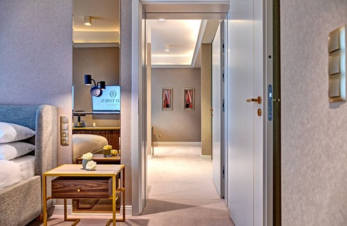 Wroclaw Old Town Hotel | Explore Haston Old Town: Eco-Friendly Stay Rated 9.8