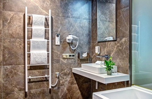Wroclaw Old Town Hotel | Explore Haston Old Town: Eco-Friendly Stay Rated 9.8