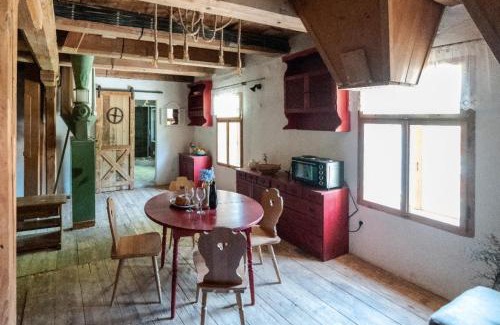 Lisnice Apartment | Pet-Friendly Hastrmanův Mlýn with Exceptional 9/10 Rating