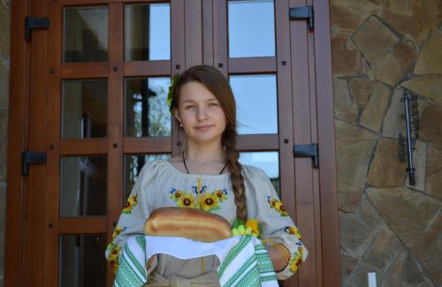Mykulychyn Resort | Experience Hata Hutsula: Oceanfront Getaway with Spa