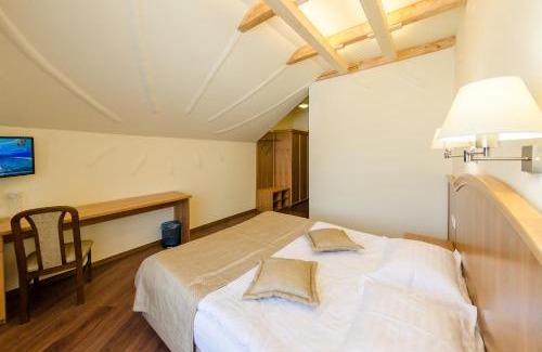 Mykulychyn Resort | Experience Hata Hutsula: Oceanfront Getaway with Spa