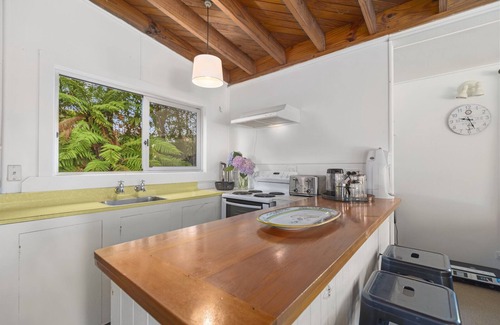 Hatepe House | Hatepe Haven: Family-Friendly Getaway with Kitchen Access