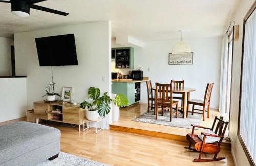 Corvallis House | Hathaway: Family Haven with Spa and Breakfast Included