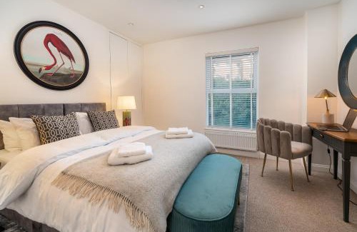 Luton Apartment | Discover Hatter's Haven: Your Perfect Getaway Awaits